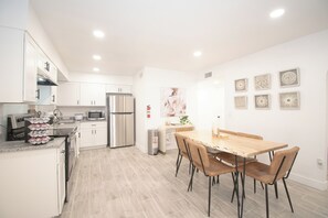 Fridge, microwave, oven, stovetop - Family-Friendly Home - Space for Everyone - Dog Friendly! (Phoenix)
