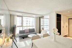 [New Wings] Family Suite | Living area