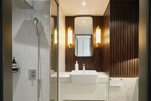 [New Wings] Family Suite | Bathroom