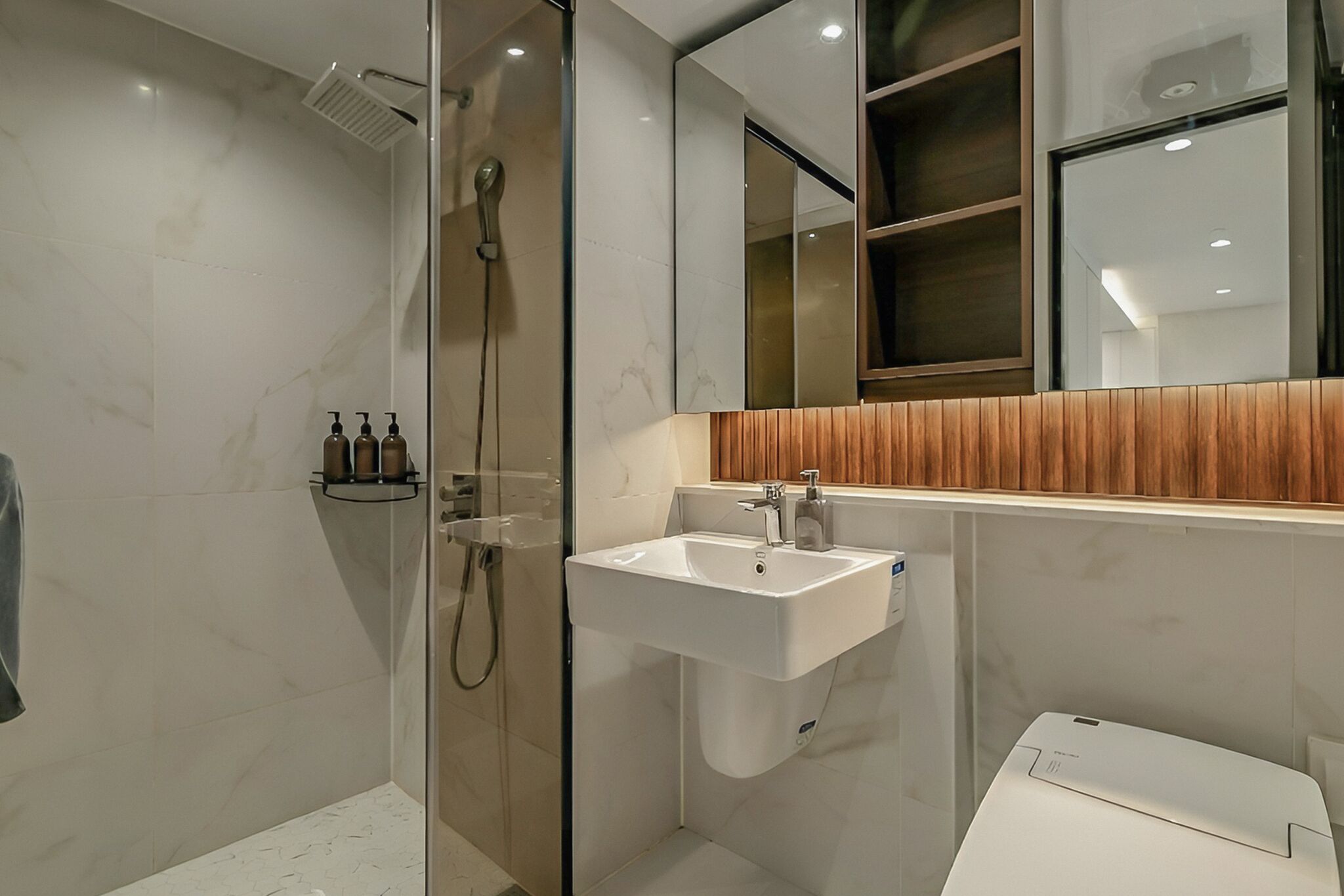 [New Wings] Family Twin | Bathroom