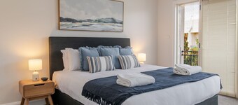 Northbridge Townhouse - Contemporary CBD Retreat