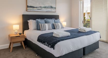 Northbridge Townhouse - Contemporary CBD Retreat