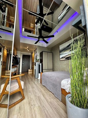 1 bedroom, free WiFi, bed sheets - Cebu City Modern Condo With Balcony (Cebu City)
