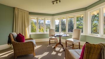 Suite 2 Elworthy | In-room safe, laptop workspace, blackout drapes, soundproofing