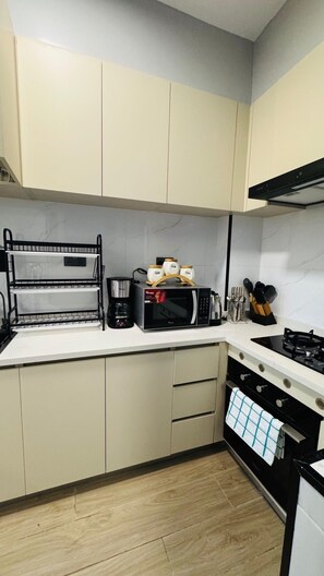 Private kitchen - Luxury 2BR High Floor Skyline (Nairobi)