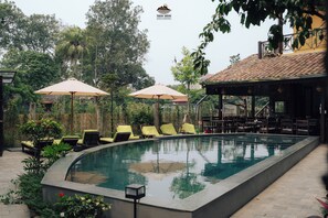 Outdoor pool, sun loungers