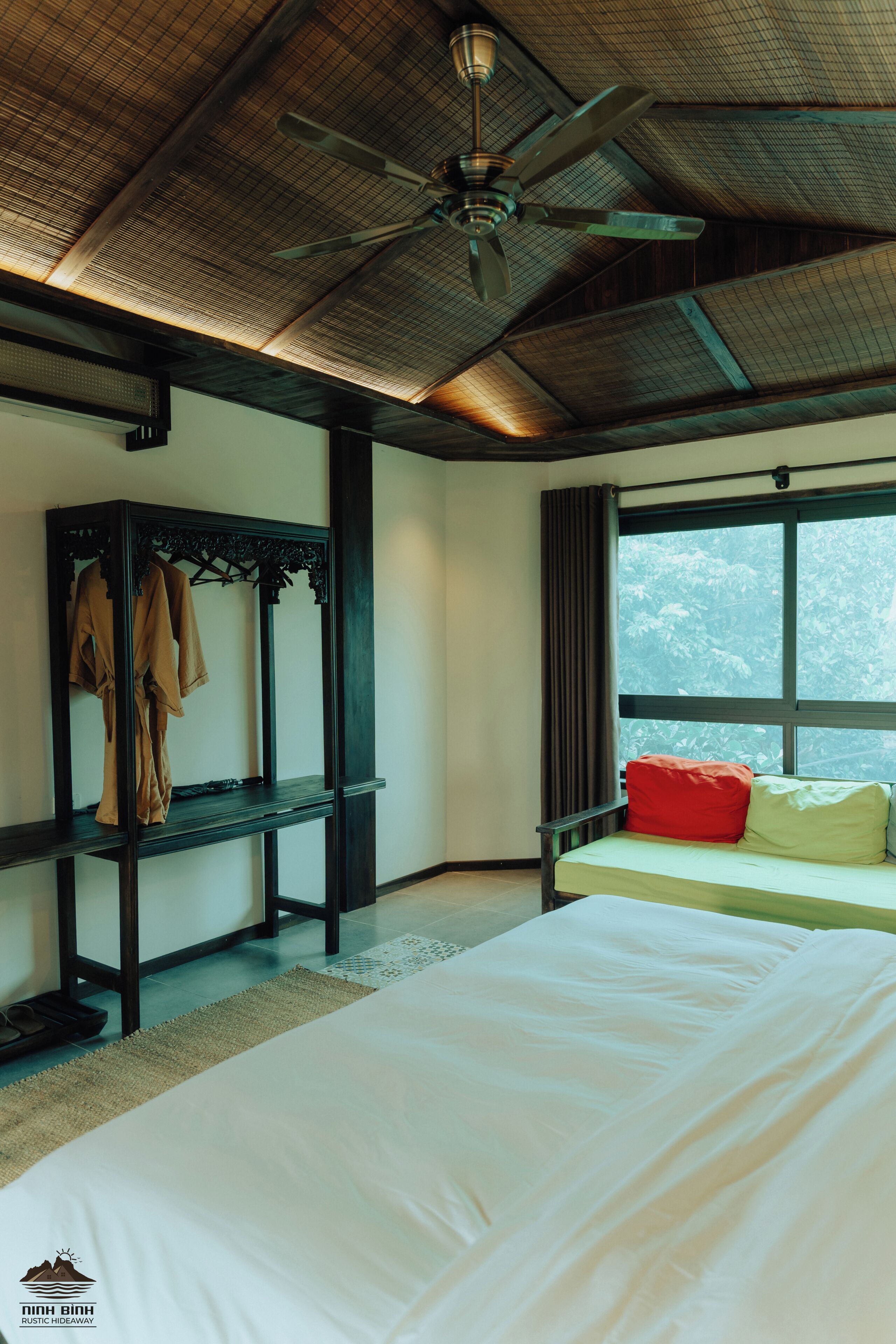 Deluxe Double Room with Sofa Bed and Bathtub | In-room safe, desk, laptop workspace, blackout drapes