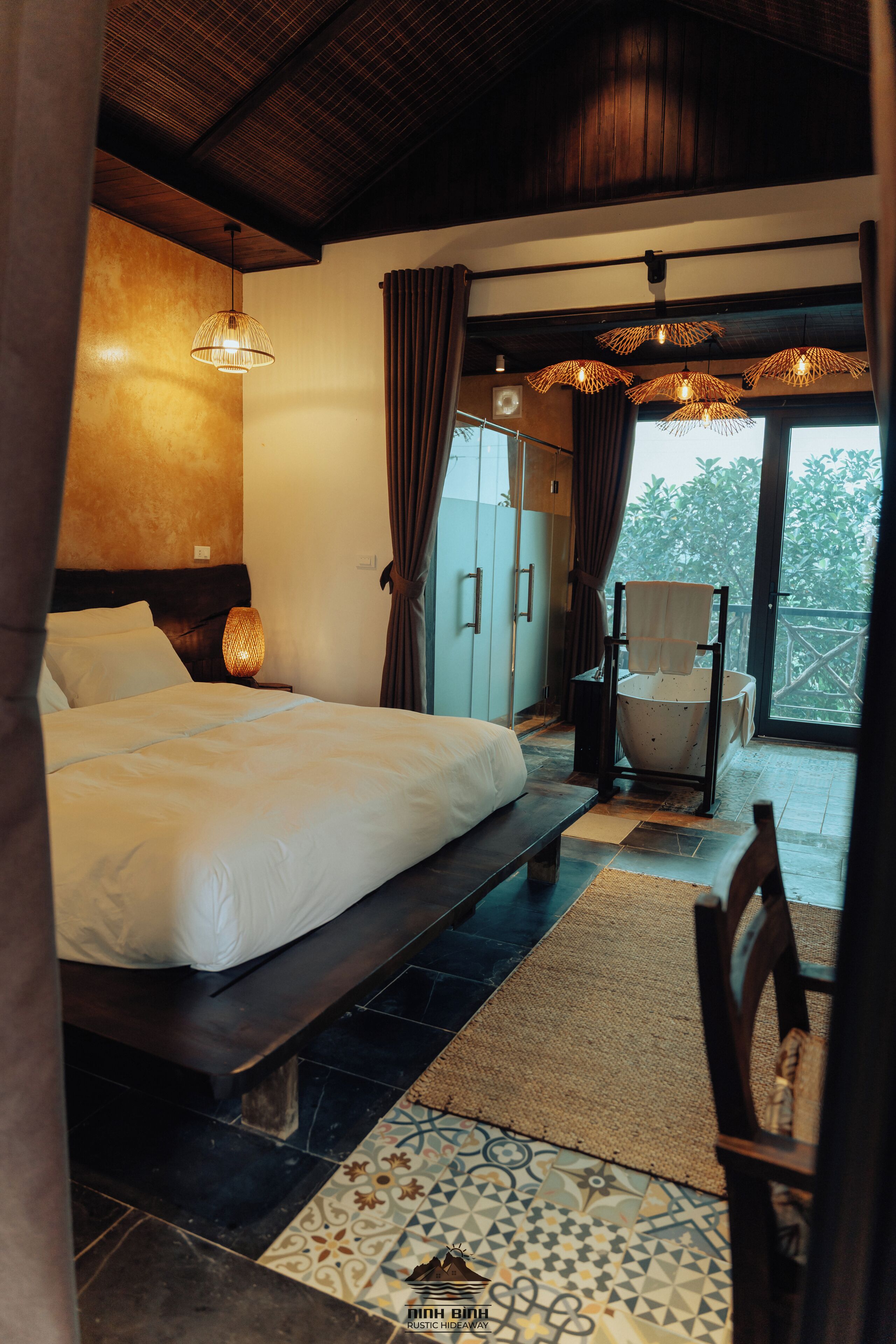 Deluxe Family Room with Bathtub and Balcony | In-room safe, desk, laptop workspace, blackout drapes