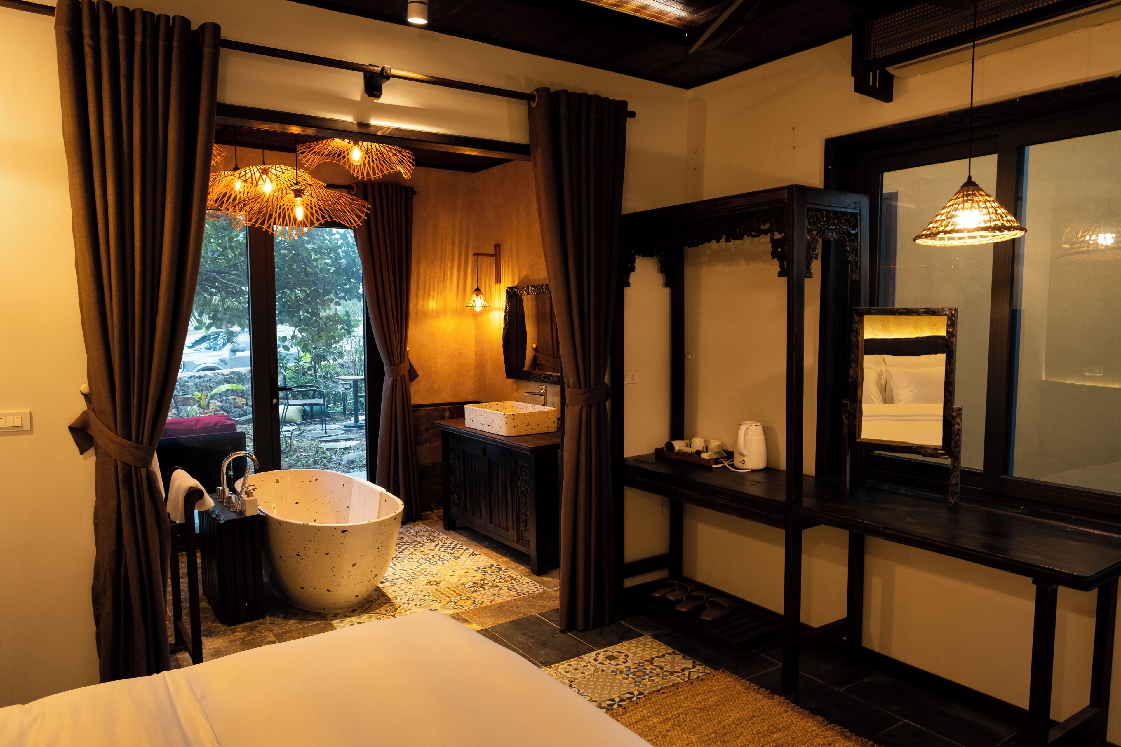 Deluxe Double Room with Bathtub and Terrace