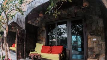 Deluxe Double or Twin Room with Bathtub and Terrace | Terrace/patio