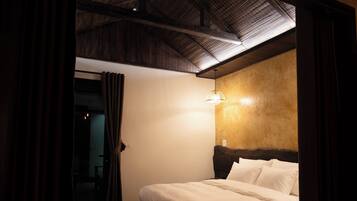 Deluxe Family Room with Bathtub and Balcony