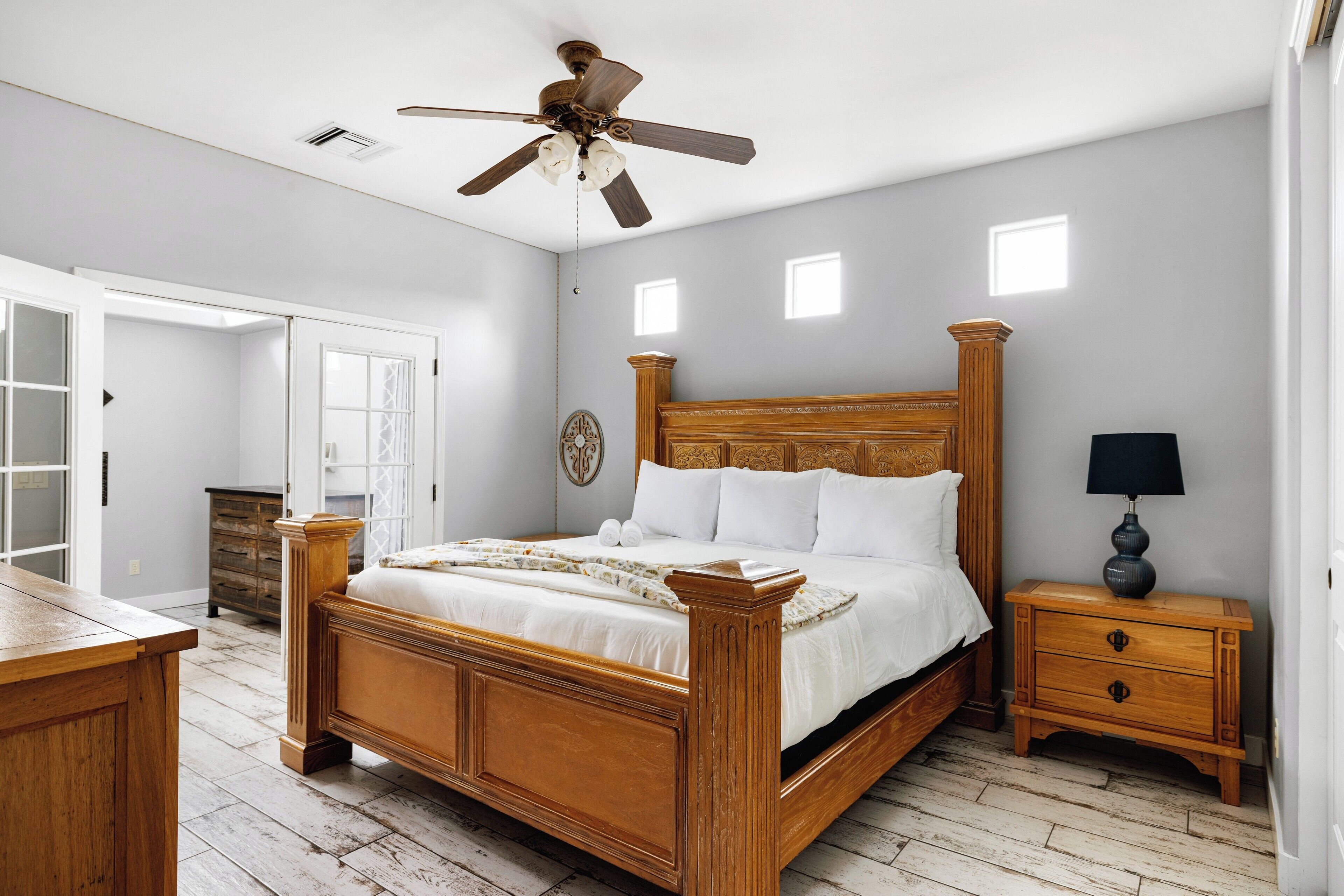 5 Schlafzimmer, Bügeleisen/Bügelbrett, kostenloses WLAN, Bettwäsche