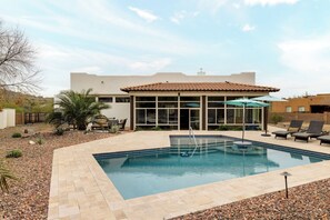 A heated pool - Falling Star by LuxeKey: Southwest Charm w/ Mountain Views & Pool (Phoenix)