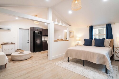 The Margaret Suite | Renovated studio, shared pool