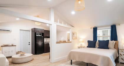 The Margaret Suite | Renovated studio, shared pool