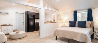 The Margaret Suite | Renovated studio, shared pool