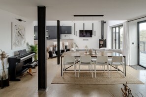 Unclassified image, 5 of 27, button - Luxurious Retreat with Cinema Lounge (Ely)