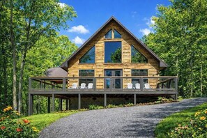 Exterior - Luxury Cabin w/ Hot Tub & Smoky Mountain Views (Sevierville)