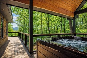 Outdoor spa tub - Luxury Cabin w/ Hot Tub & Smoky Mountain Views (Sevierville)