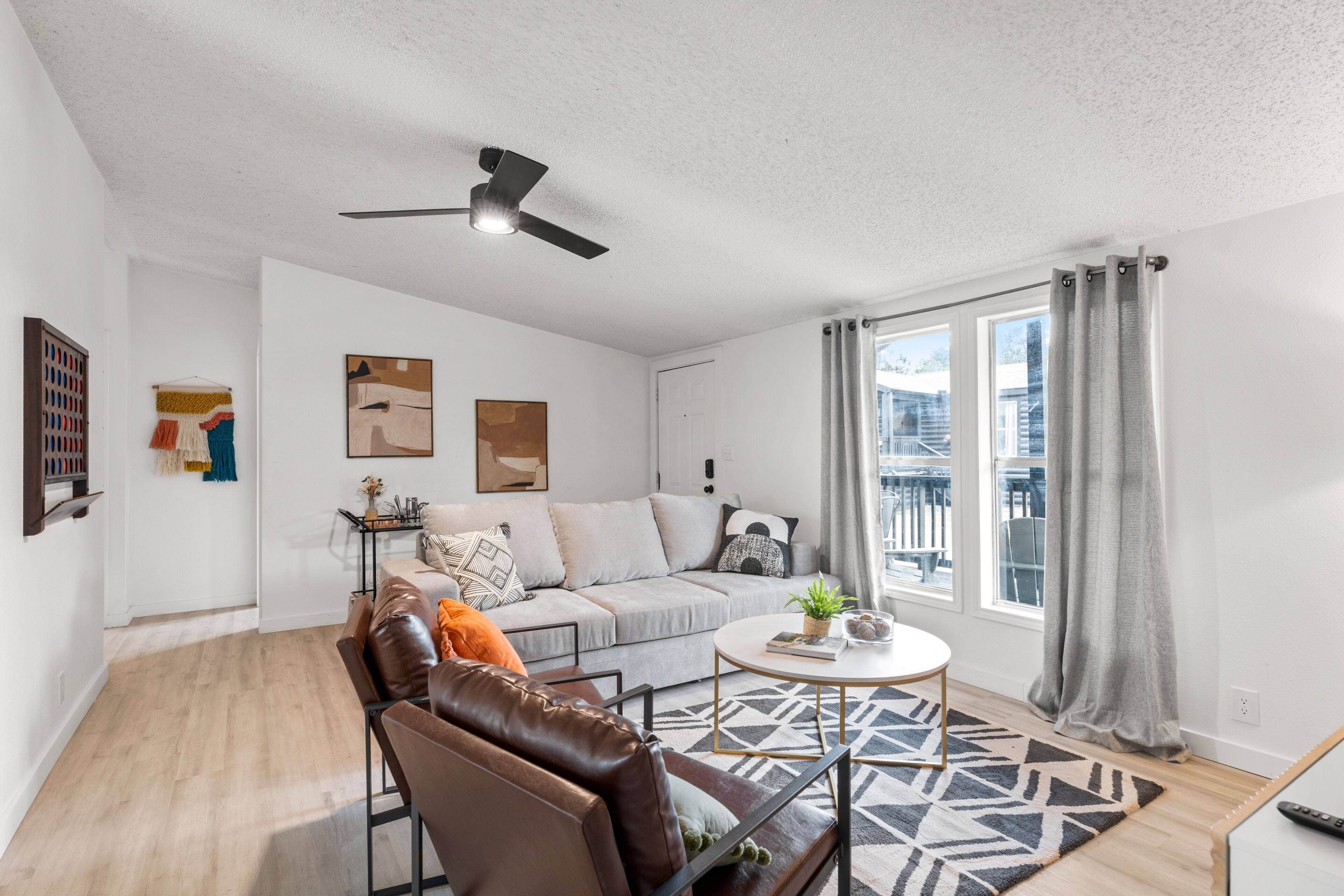 Smart TV, tavolo da ping pong, biblioteca musicale, impianto stereo