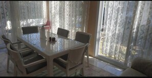 Dining - Cozy villa in Alaçatı with private pool close the sea (İzmir)