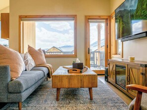 TV, fireplace, stereo, offices - Scandinavian Condo w/ Mountain Views & Free Parking (Crested Butte)