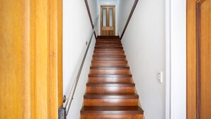 A wooden staircase with a handrail leading to a door at the top. - Hidden Gem - Fremantle Apartment (Fremantle)
