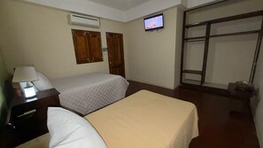 Comfort Double Room, Patio, Courtyard View | Meja, Wi-fi percuma, akses kerusi roda