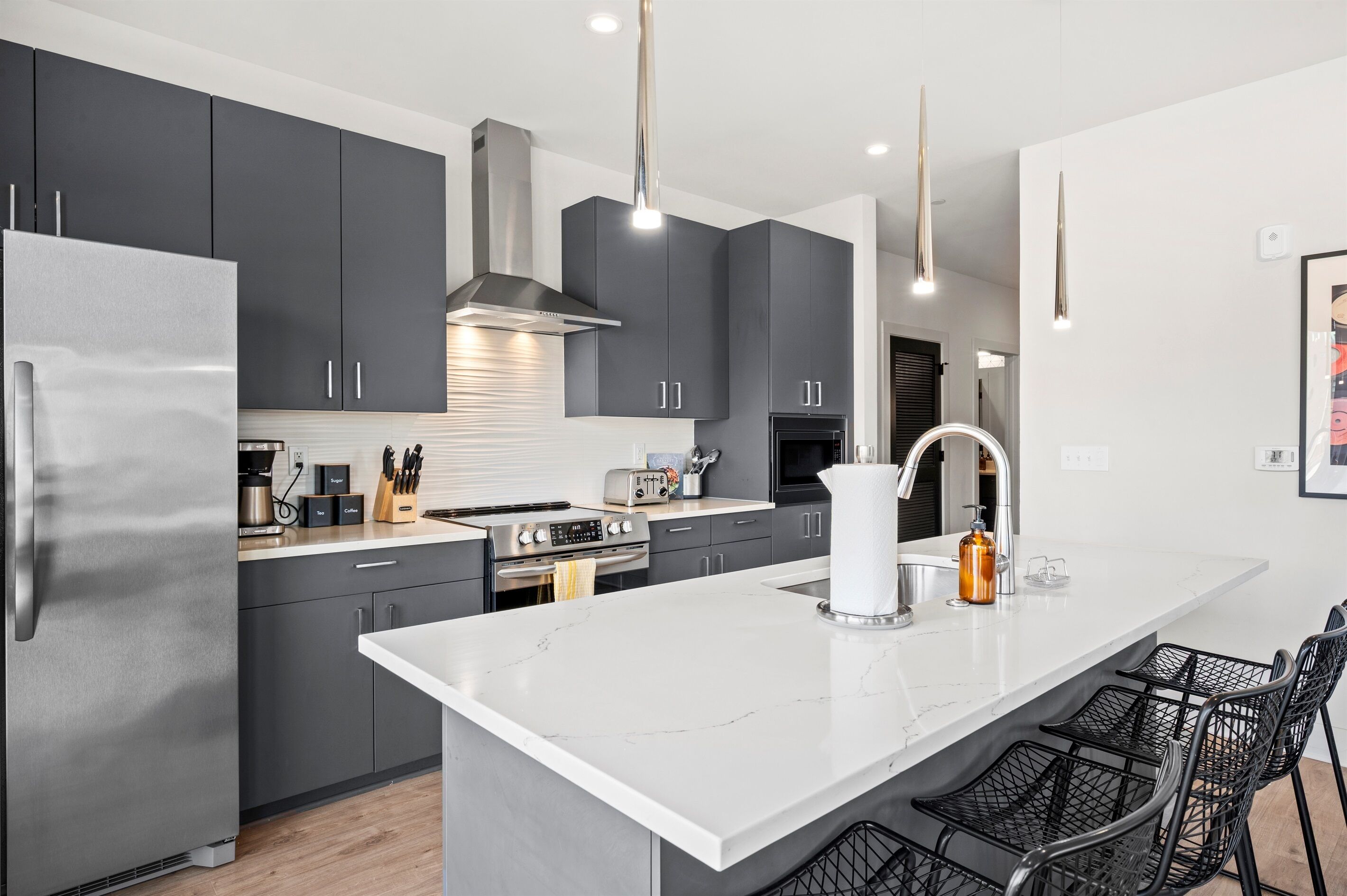 Refrigerador, microondas, horno y parrilla de estufa 