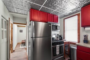 Refrigerador, microondas, horno y parrilla de estufa 