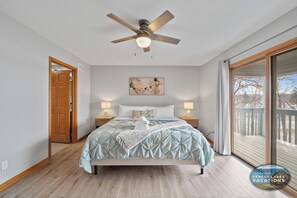 4 makuuhuonetta, silitysrauta/-lauta, ilmainen Wi-Fi, vuodevaatteet