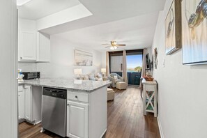 Interior - Steps to the Beach~Gulf View~1BR Condo in Destin~2 Chairs & 1 Umbrella Provided~Jetty East 118A (Destin)