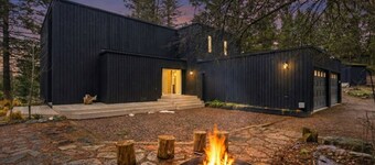 Firefly Hideaway | Elegant Whitefish Home | 4 Bed / 3 Bath | Fire Pit & Hot Tub | Sleeps 12!