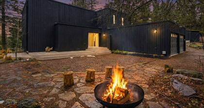 NEW! Firefly Hideaway | Elegant Whitefish Home | 4 Bed / 3 Bath | Fire Pit & Hot Tub | Sleeps 12!