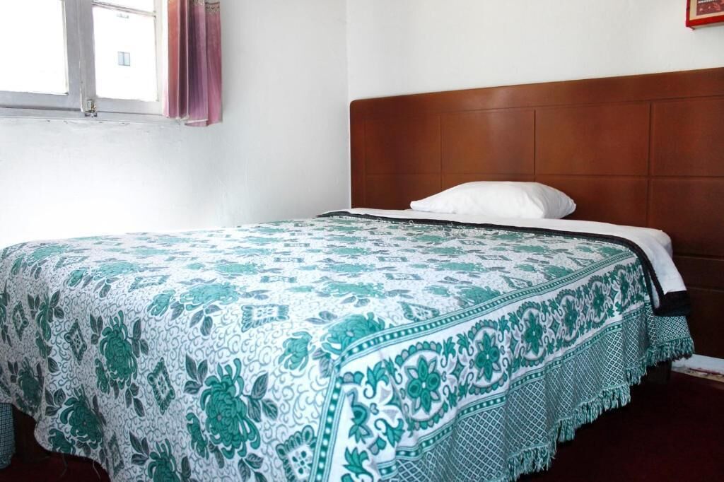 Habitacion Individual, Una cama Grande, Vista a la calle | WiFi (無料)