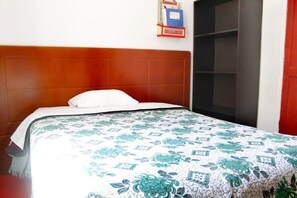 Habitacion Individual, Una cama Grande, Vista a la calle | Free WiFi - Hostel Fuentes Arequipa (Arequipa)