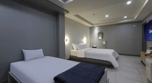 Phòng Suite Premium, nhiều giường | Truy cập Internet không dây miễn phí 