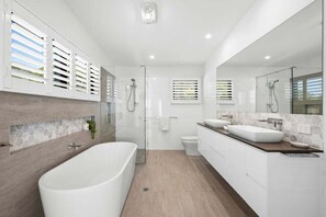 Bathroom - 153 Centenary Heights Road (Sunshine Coast)