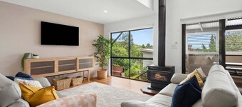 153 Centenary Heights Road