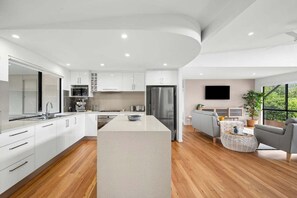 Private kitchen - 153 Centenary Heights Road (Sunshine Coast)