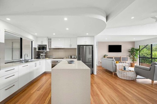 153 Centenary Heights Road