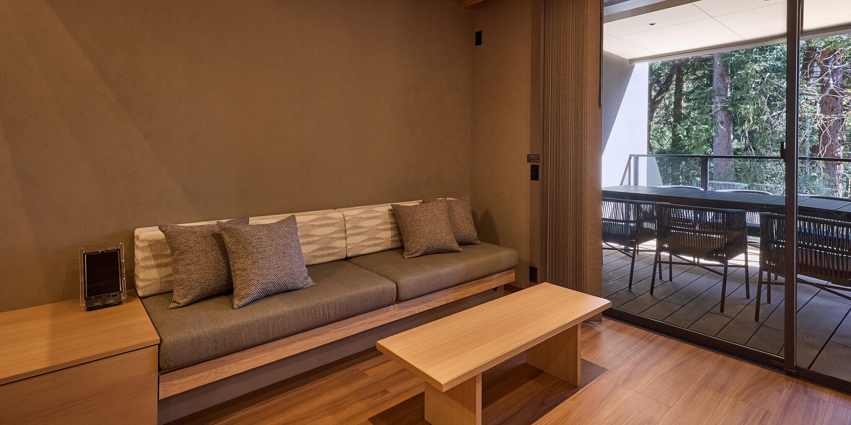 [B] 2 Queen Beds + 2 Semi-Double Beds / 130 sqm / Natural Hot Spring (up to 6 guests) | Living area