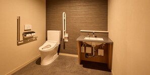 Villa, no fumadores, balcón (Type B, Natural Hot Spring, Max 6 PAX) | Baño | Ducha y bañera combinadas, secador de pelo, toallas y jabón