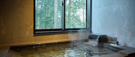 Villa, non-fumeur, balcon (Type B, Hot Spring,Sauna,Pool, 8 PAX) | AccĂšs au Wi-Fi (inclus)