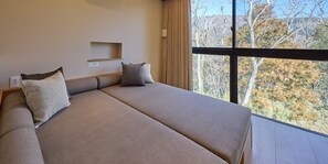 [C] Dog-Friendly / 4 Single beds + 1 Daybed / 111 sqm / with Natural Hot Spring (up to 6 guests) | Free WiFi