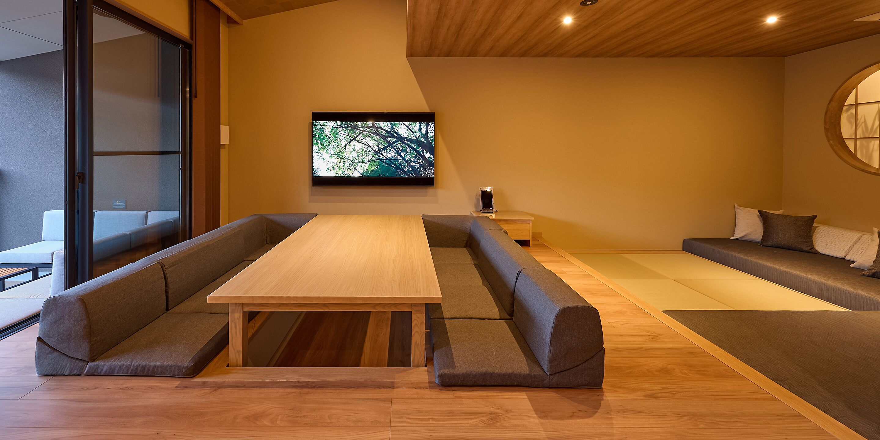 [A] 2 Double beds + 3 Futons / 111 sqm / Natural hot spring, Tatami-mat terrace (up to 7 guests) | Free WiFi