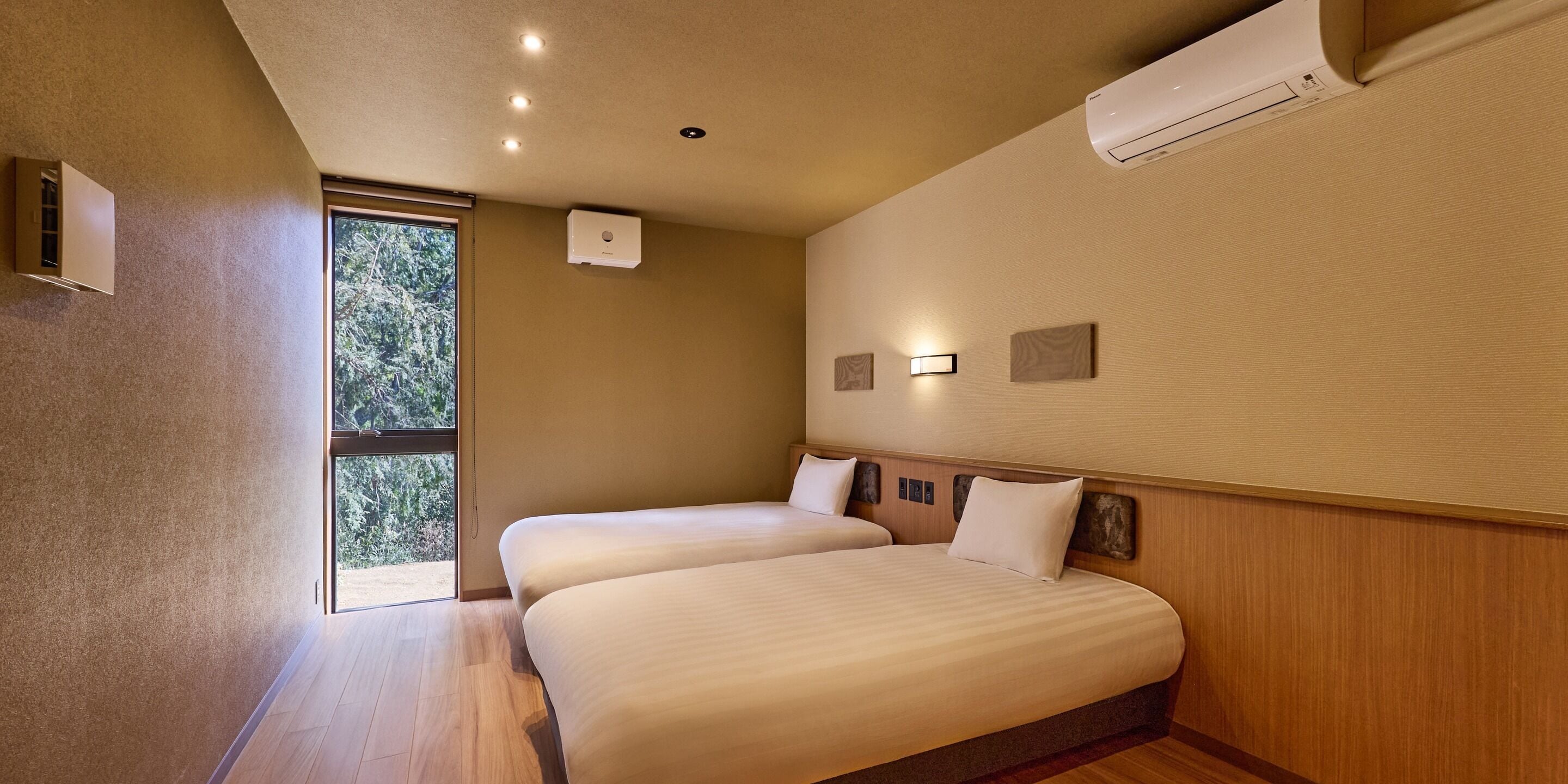 [B] 2 Queen Beds + 2 Semi-Double Beds / 130 sqm / Natural Hot Spring (up to 6 guests) | Free WiFi