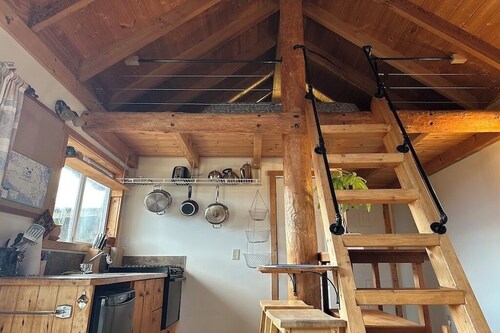 Sooke Oceanview Cabin Farmstay,Wilderness Retreat, Pet Friendly