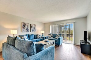 Smart TV - Steps to Siesta Beach – Poolside 2BR Condo (Siesta Key)