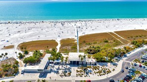Beach nearby - Steps to Siesta Beach – Poolside 2BR Condo (Siesta Key)
